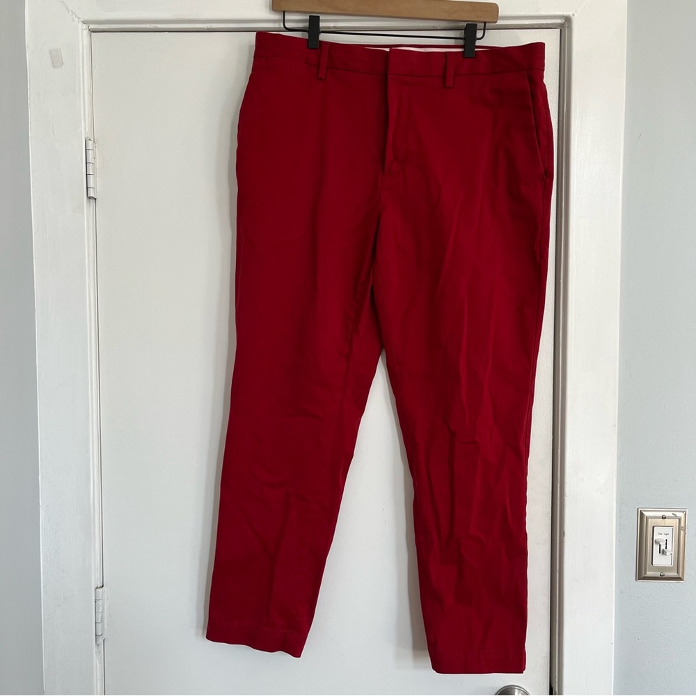 Banana Republic Mason Athletic Taper Fit men’s size 35x30 red chino pants